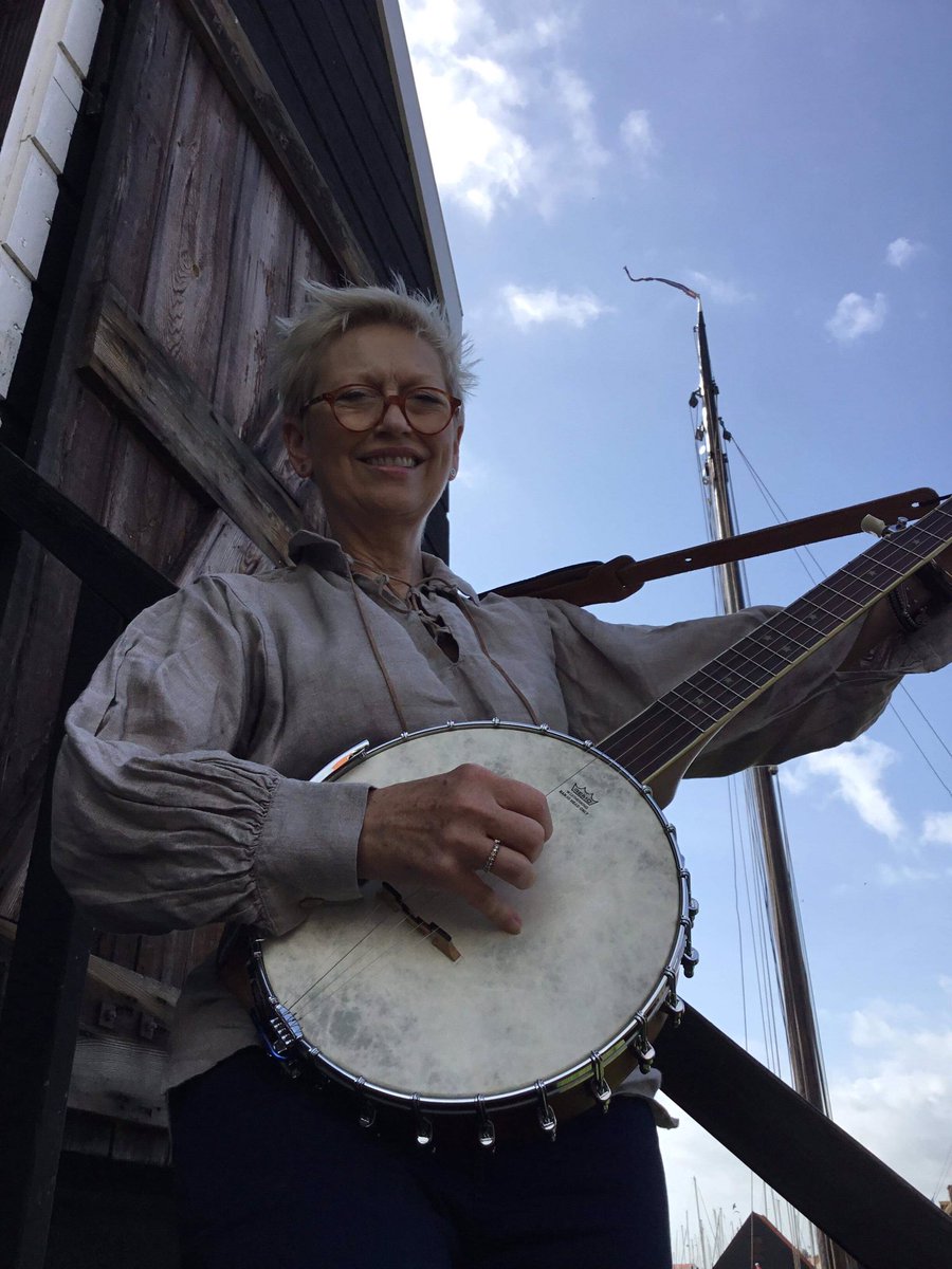 I will be supporting the fabulous Jaywalkers this Wednesday at the Atkinson Theatre, Southport. SmasHin band!