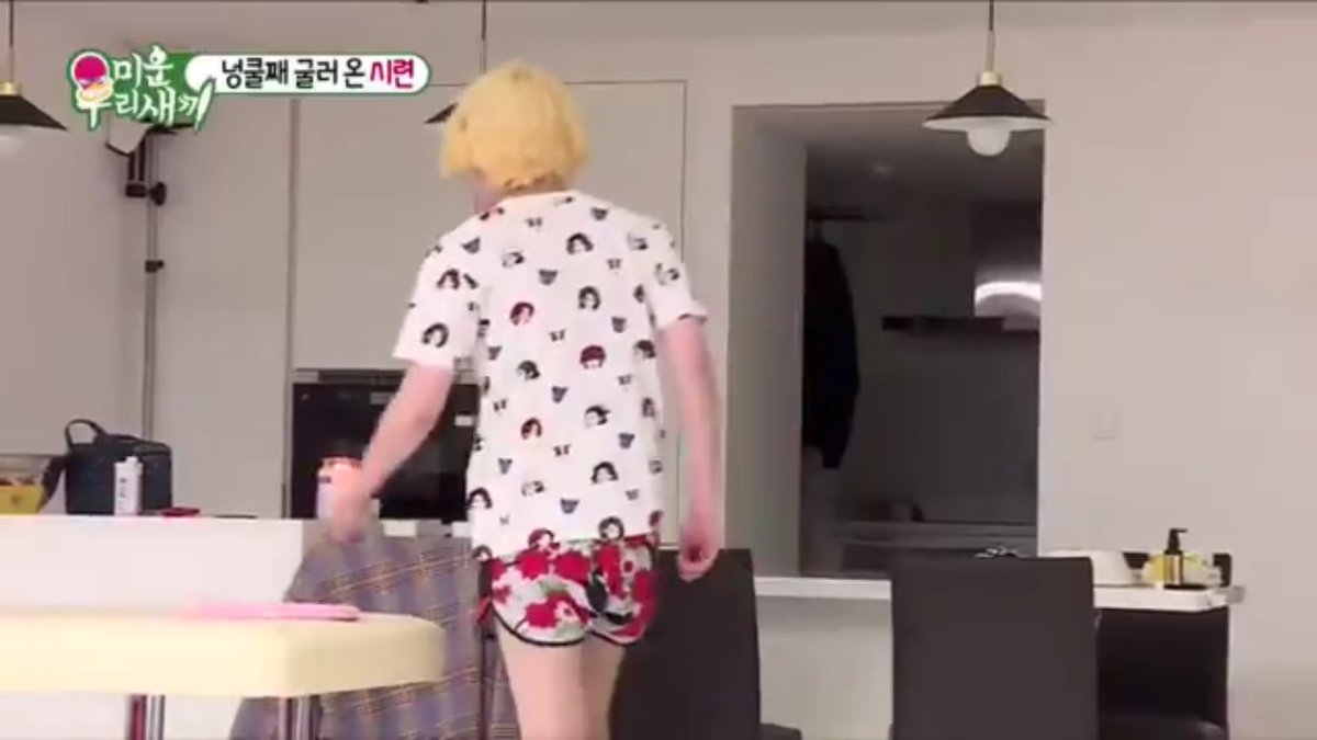 Look at his legs omg