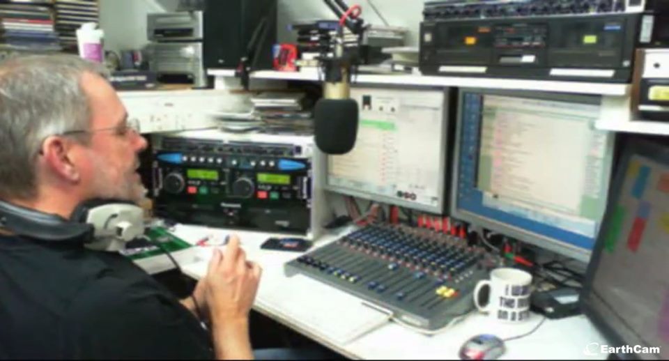 DJDuncanJames's tweet photo. Join me now live on RNI, Radio NorthSea International, yes I really am live! . Your requests via email or in the chatroom, go to https://t.co/ihrkO7rdKx to listen https://t.co/esZrvmR30A