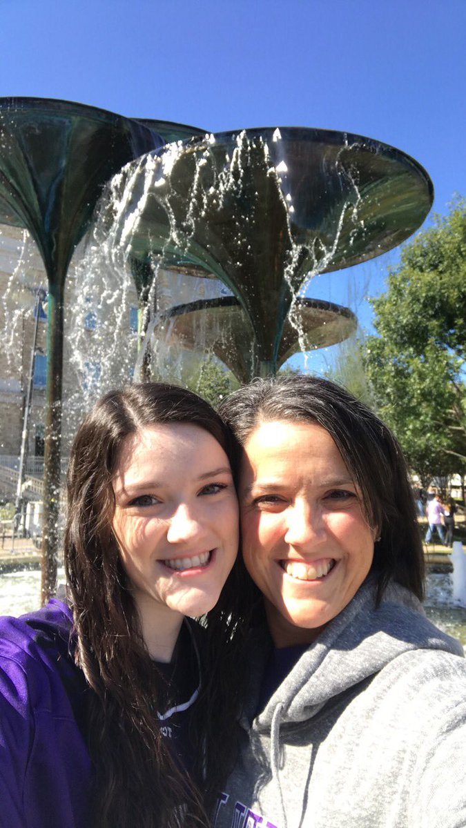 AmFeighner's tweet photo. Today my girl turned 19🎉 so thankful she is home with us for her birthday!! @kmacfeighner https://t.co/364wkhAMnW