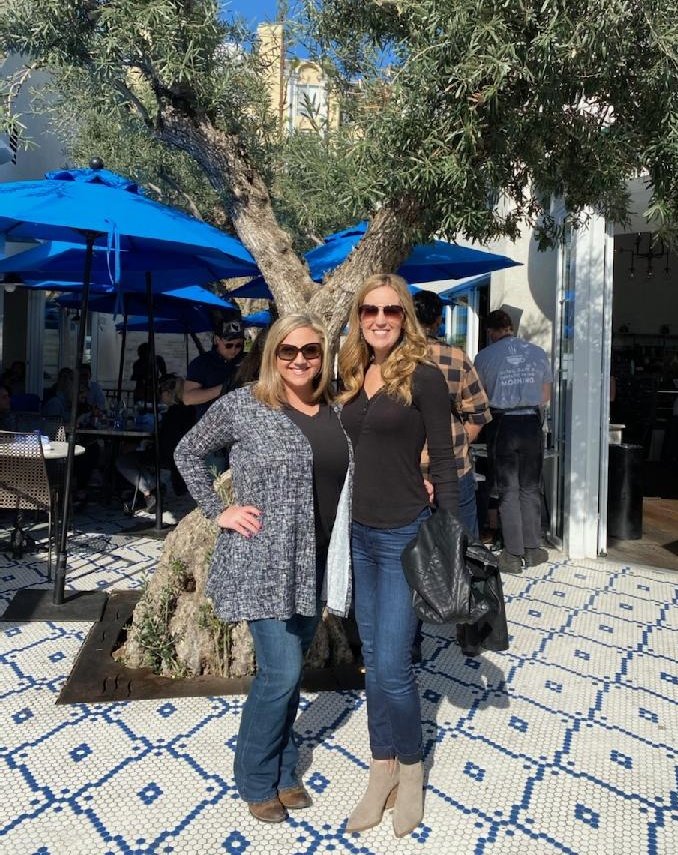 tsspiegel's tweet photo. Brunching with @LauraAnnSoCal ☕  #SundayVibes https://t.co/lgV9A6k7t4