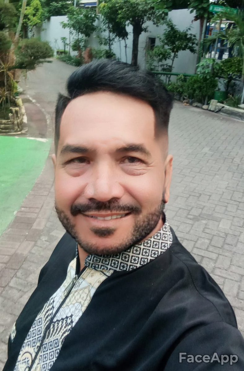 Berbahaya percaya pada berita yang menjelek jelekkan orang, kalau beritanya tidak benar maka akan terjebak fitnah dan fitnah adalah dosa besar.
