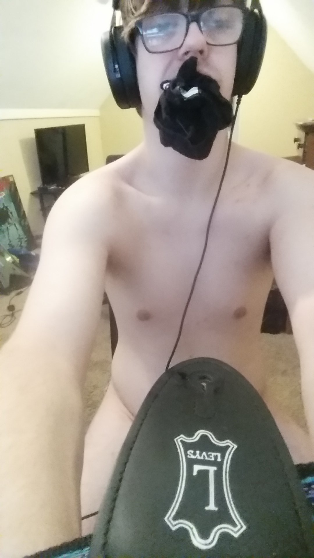 1 pic. got bored decided to tie myself up. #bondage #sellingcontent #selfbondage #chaturbate #bi #glasses