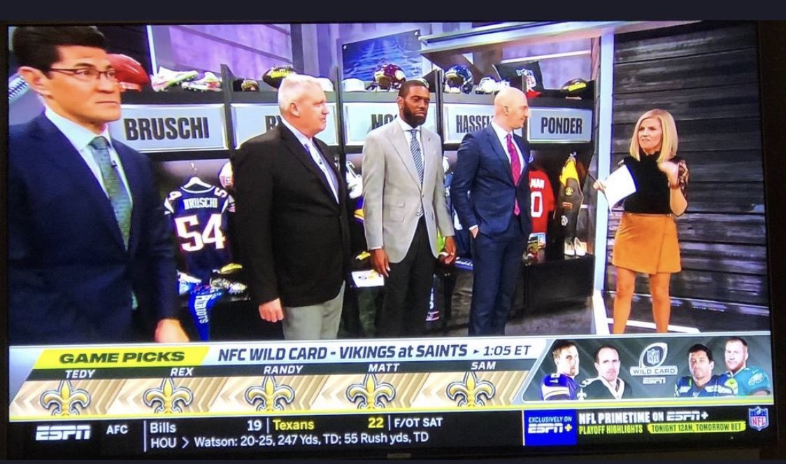ThinVigLine's tweet photo. Whoops! #WildcardWeekend https://t.co/8SwNVLXwES