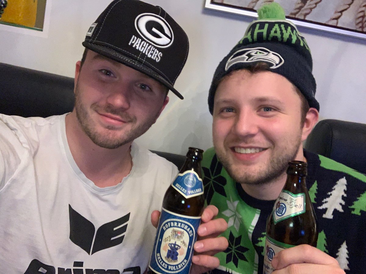 NordmannFlorian's tweet photo. Noch befreundet - nächste Woche vielleicht nicht mehr? 😏🍻 #seahawkspackers #gopackgo #goseahawks #rannfl #jedenverdammtenSonntag #gsuffa #zweihellebidde https://t.co/adZCkwuuYO