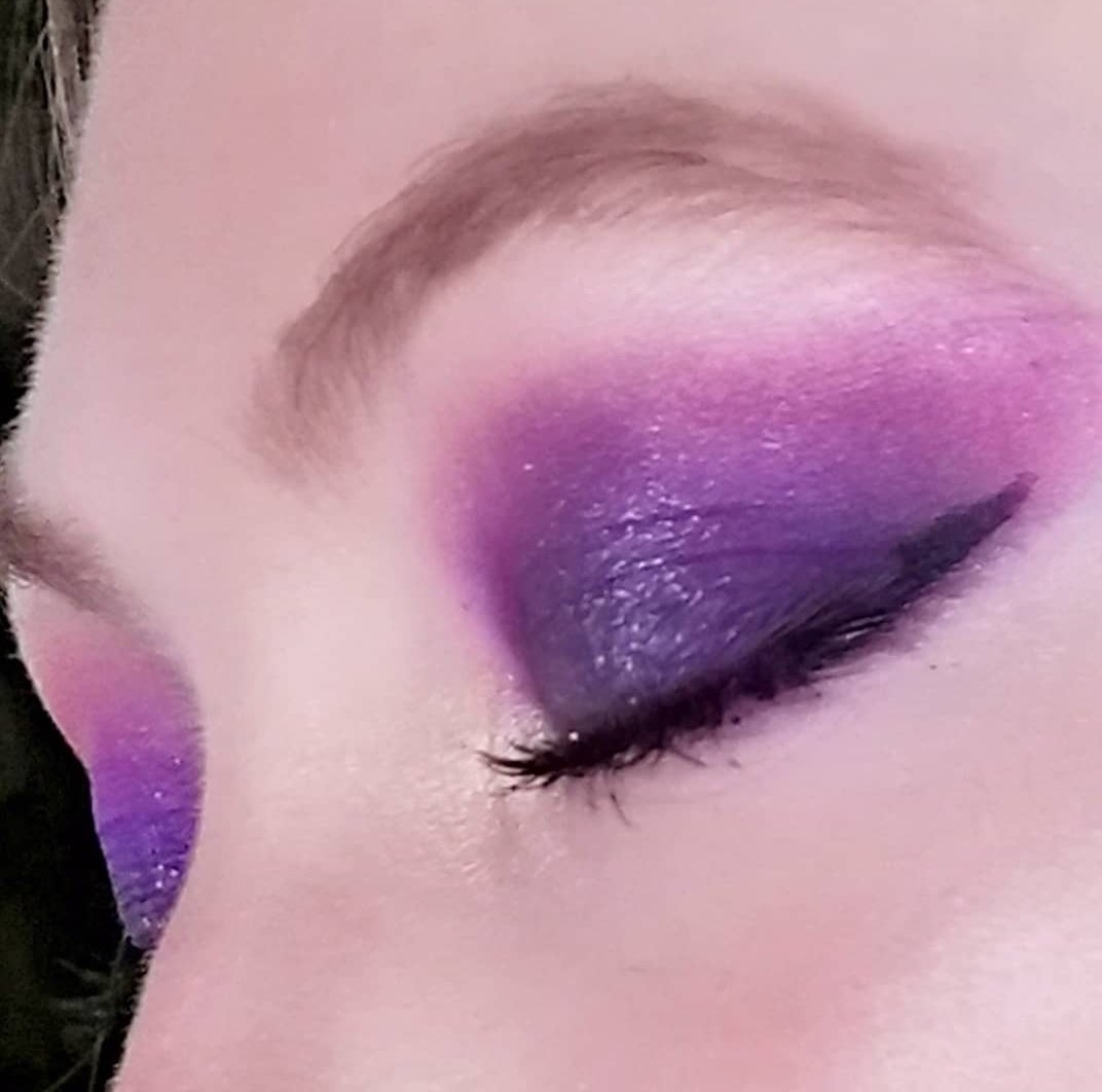 lizzylovescows's tweet photo. Did a fun look yesterday😍 #purple #purpleeyeshadow #eyeshadow #makeup #beauty #makeupideas #glitter @purcosmetics #followforfollow https://t.co/t1HEVbmVVK