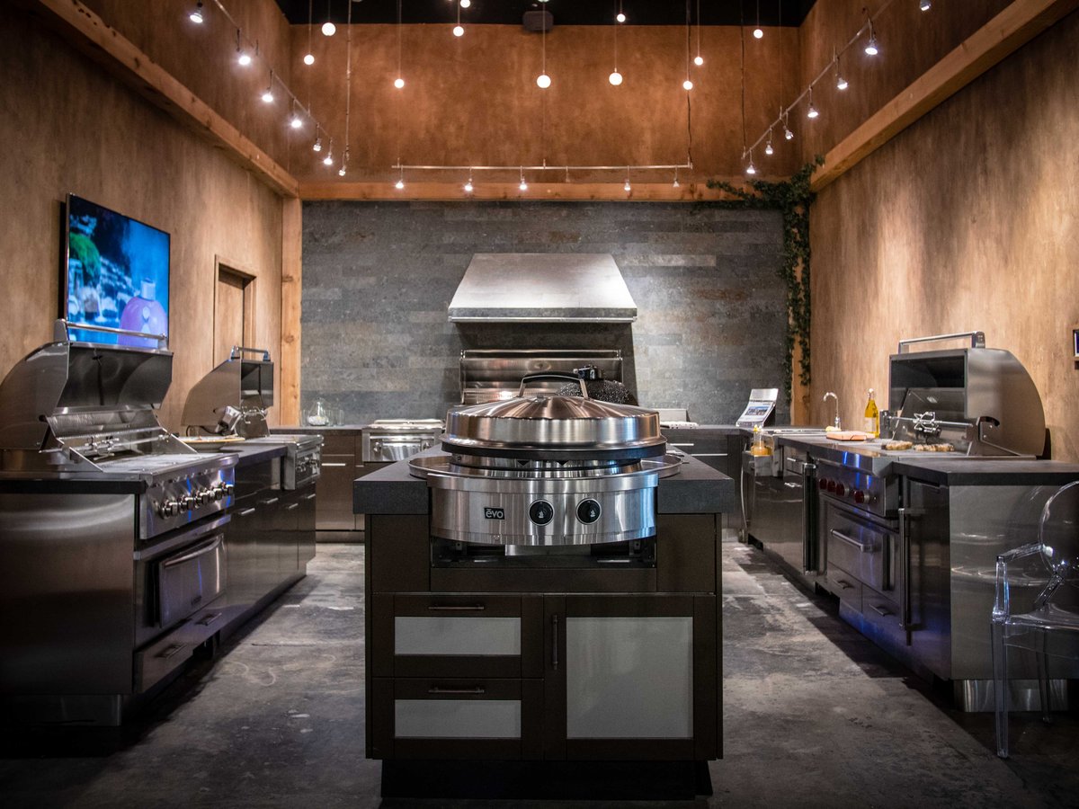 GuyGunterHome's tweet photo. Home renovation on your New Years Resolution list? Book a consultation via our Facebook page to meet with our experts at our West Atlanta Showroom to get started! https://t.co/7rbQsr5LNo
#guygunterhome #lifewelllived
#shoplocal #shoplocalatlanta
#interiordesign
https://t.co/6bt3rdFUvb