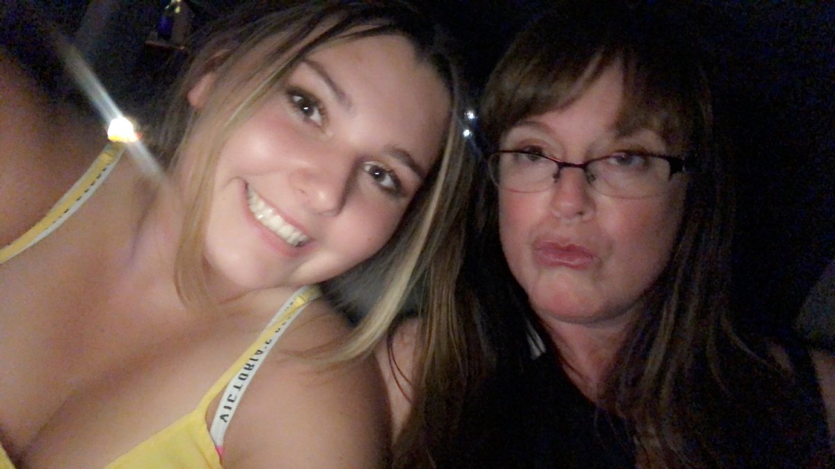 whitneya44's tweet photo. I miss Vegas and my party mom @EMalunat https://t.co/CT0RFx8jKT