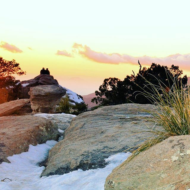 Arizona Sunset 🌅 .
.
.
#sunset #arizona #arizonaskys #arizona_landscapes #hikearizona #az365 #sunset #mountains #arizonacollective #snow #desert #rocks #clouds #travelarizona #wonderlust #instagram #instagramaz #instagood  #arizona_hiking #pictureoft… ift.tt/36tS8xN