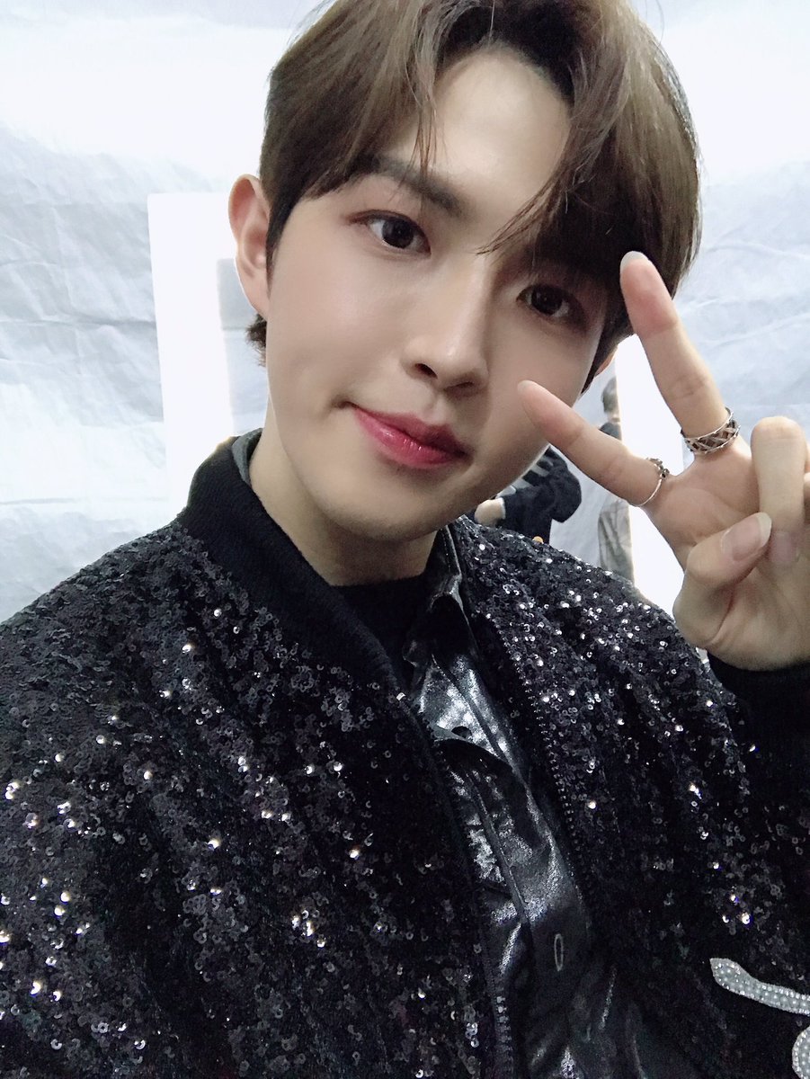 ✧* ･ﾟ♡day 5 〈jan 5th〉I LOVE YOUUUUUU! you’ve been posting so often I love it im also so proud of you winning at the golden disc awards  you deserve it and so much more I love youuuuuuuuu