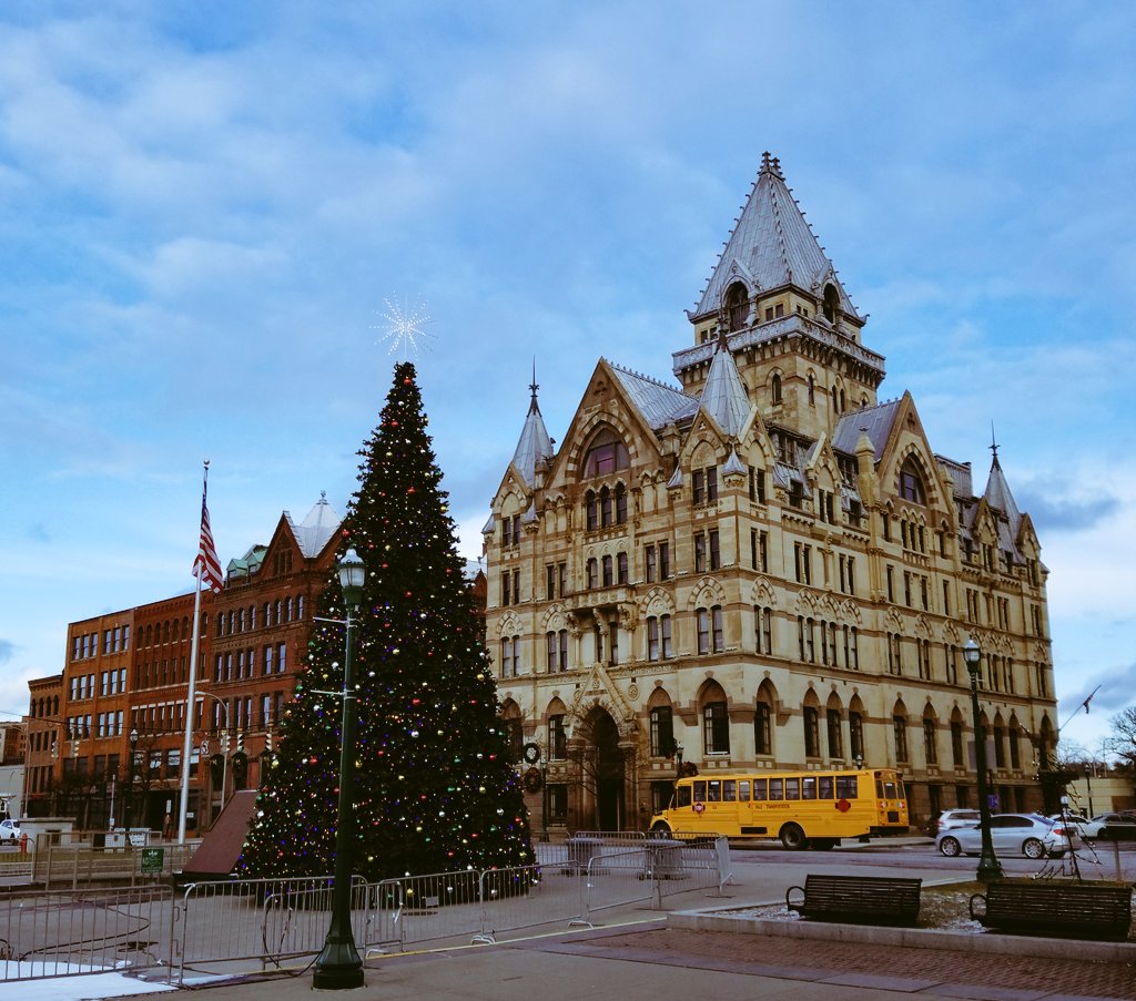 spkowalski's tweet photo. I'm a little late, but it's still beautiful! @Syracuse1848 #clintonsquare https://t.co/yT8OmtWvt1