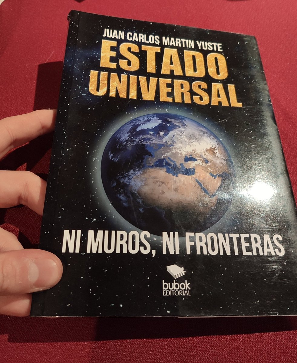 jaimegil98's tweet photo. ¡¡Así se empieza una buena noche de reyes magos!! @EstadoUniversal con muchas ganas de empezar a leerlo y aportar a @mundo_mas_justo. https://t.co/tRmNKHRRjd