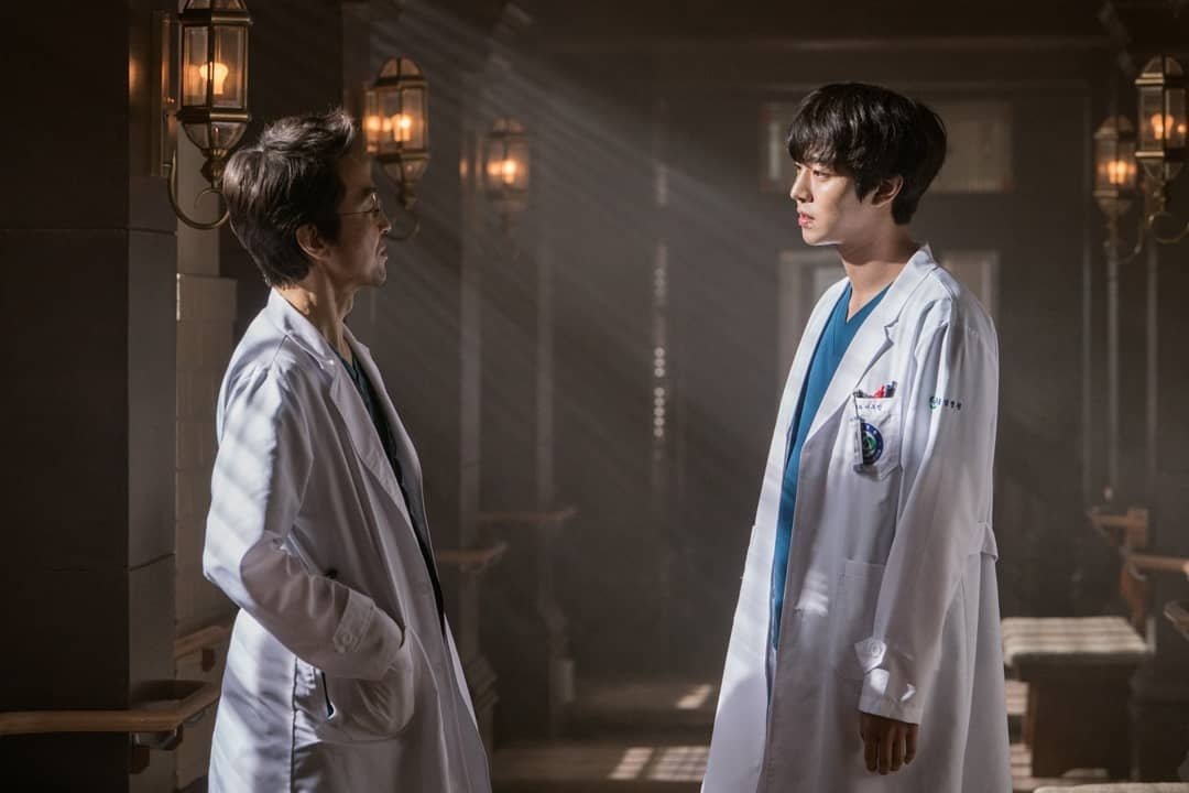 "Romantic Doctor Kim 2" (낭만닥터김사부2) Still Cuts. This drama will premiere tonight at 9:40PM (KST) https://www.instagram.com/p/B62TTBrFLDI/&nbsp;@sbsnow_insta  @starhausm #안효섭 #낭만닥터김사부2 #RomanticDoctorKim2