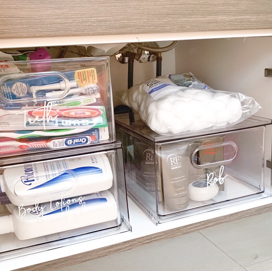 iDLiveSimply's tweet photo. Under-sink organization made easy. ✨ Strategic storage is the 🔑 to maximizing any space! ⁣
⁣
Our @thehomeedit drawers are a perfect fit for hard-to-reach spaces. 👌 ⁣
⁣
📷: @spaceinyourplace

#iDesign #MyiDesign #iDLiveSimply #livesimply #undersinkstorage #getorganized https://t.co/Dg8l0vj35X