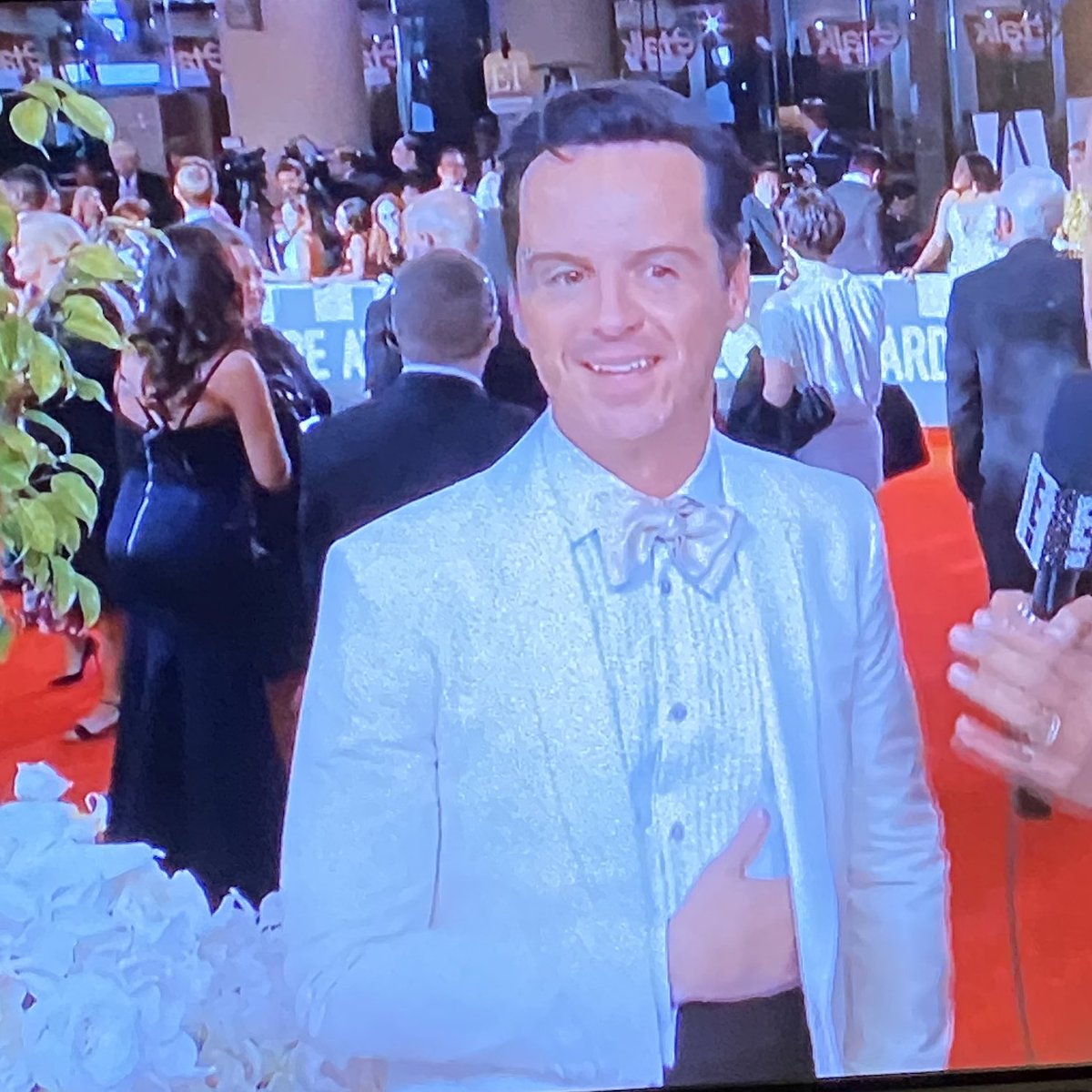 randomhouse's tweet photo. HOT PRIEST ALERT
#FleabagTheScriptures
#GoldenGlobes https://t.co/7bT6eBHUMV