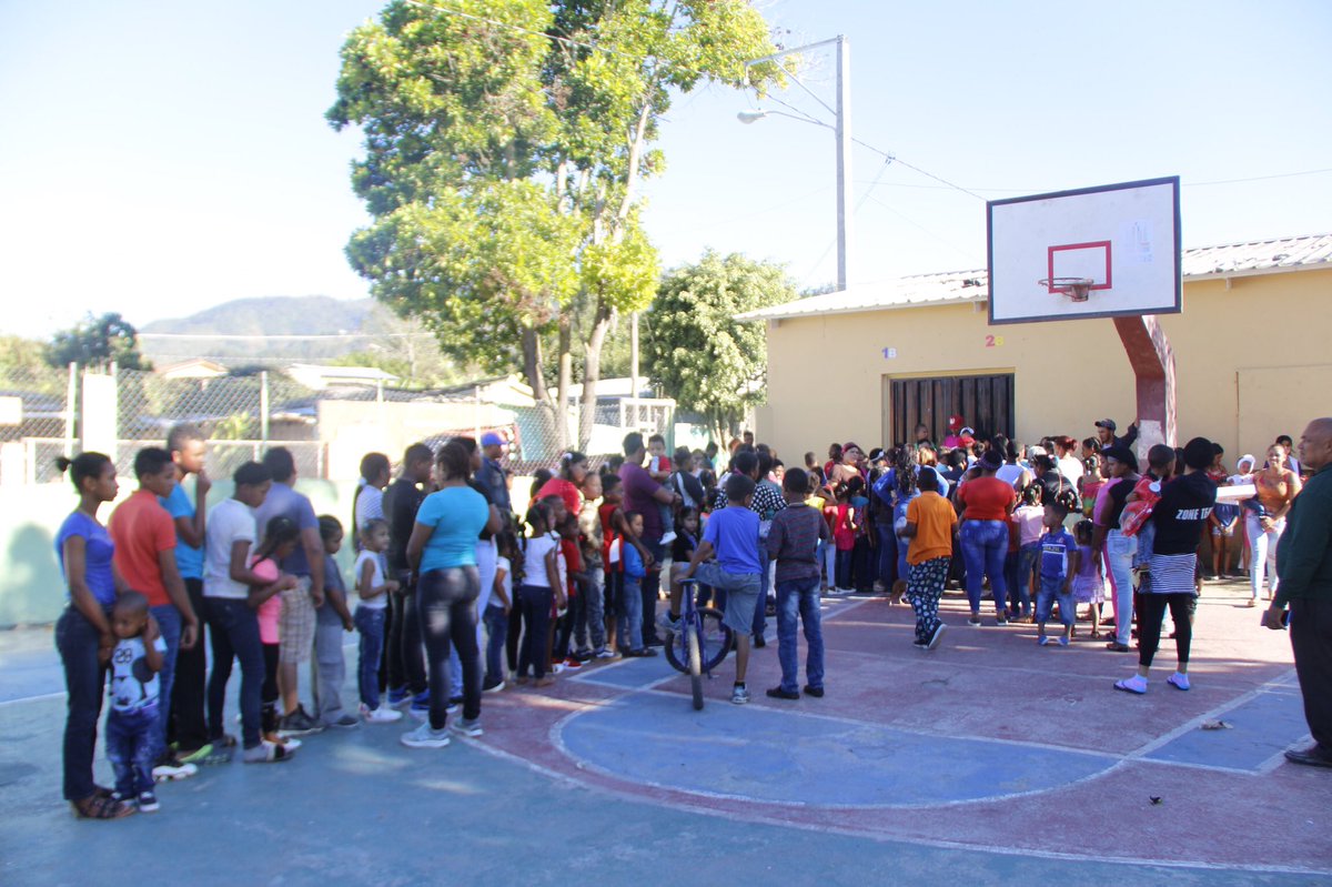 jansellll's tweet photo. #LaSabinaConstanza @RogelioGenaoLz @RogelioGenao @PartidoPRSC
05/ENERO/2020
Reparto tradicional del PRSC de Juguetes a Ñiños y Niñas en el Año del Cambio
#RamónGenaoSenador #RogelioAlfonsoDiputado
#GardelDirector2020 🚩 #ConectateAlCambio #JuntosSomosImparable
#PRSC2020🐔 https://t.co/nDmy8ic3qD
