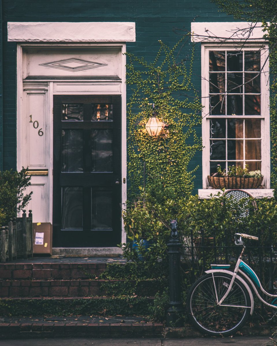 👀🏡 Did you know you will likely move 12 times during your lifetime (and need an agent each time). 

The concept of being born into a property which you inherit is becoming less and less common. Families today are more mobile than ever.