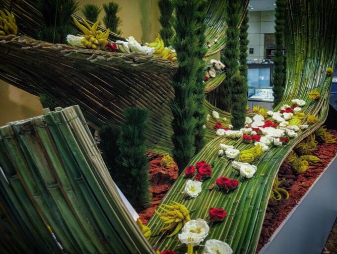 ダニエル オスト 3作目 FLOWERS THROUGH LEAFING 作品集