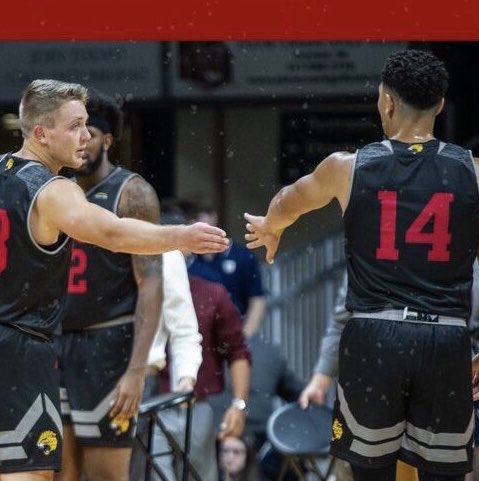 iuindy_mbb's tweet image. .@IUPUIMensBball: FINAL

@IUPUIJaguars 93
Green Bay 78

✅ Held Opponent under 40% FG
✅ +10 Rebounds
✅ 6 Steals
✅ 18 pts off TO’s
✅ 22 Assists 
✅ 12 TO’s or less
✅ 14 Made 3’s
✅ 85% Free Throw 
✅ 4 Double figure Scorers

#JaguarPower #GreatTeamWin #TeamTogether #RoadWin✅