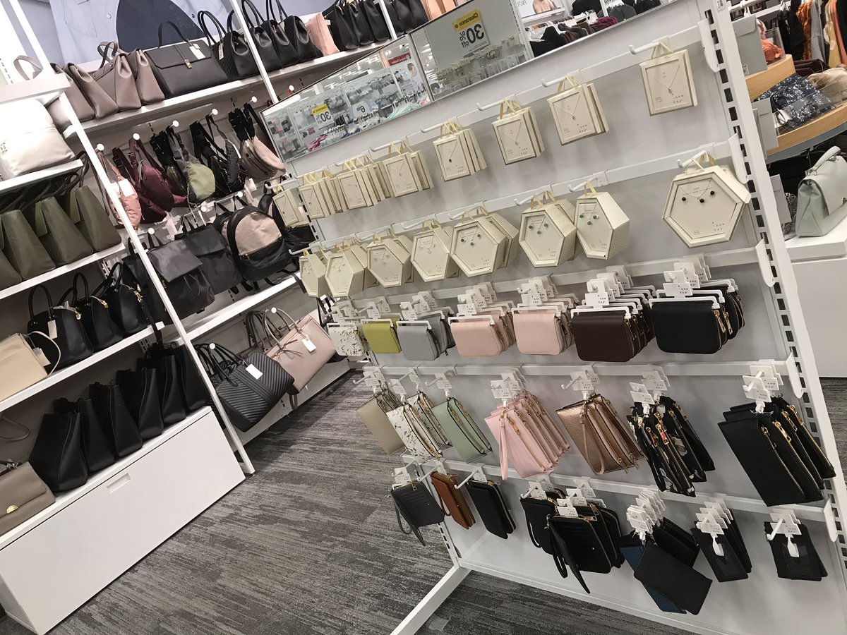 I walked past this masterpiece a couple minutes ago and could not resist sending it out! Thank you 
<a href="/moriah_targetVM/">Moriah McClurg</a> for the precise merchandising with your team this afternoon 😀👍 <a href="/Kaitlin_Schager/">Kaitlin Schager☀️</a> <a href="/Le_Hulett/">Leandra Hulett</a> <a href="/stevecrawford22/">steve crawford</a> <a href="/JaMayaAustin_/">JaMaya Austin</a> @TargetTess @Meredith_target