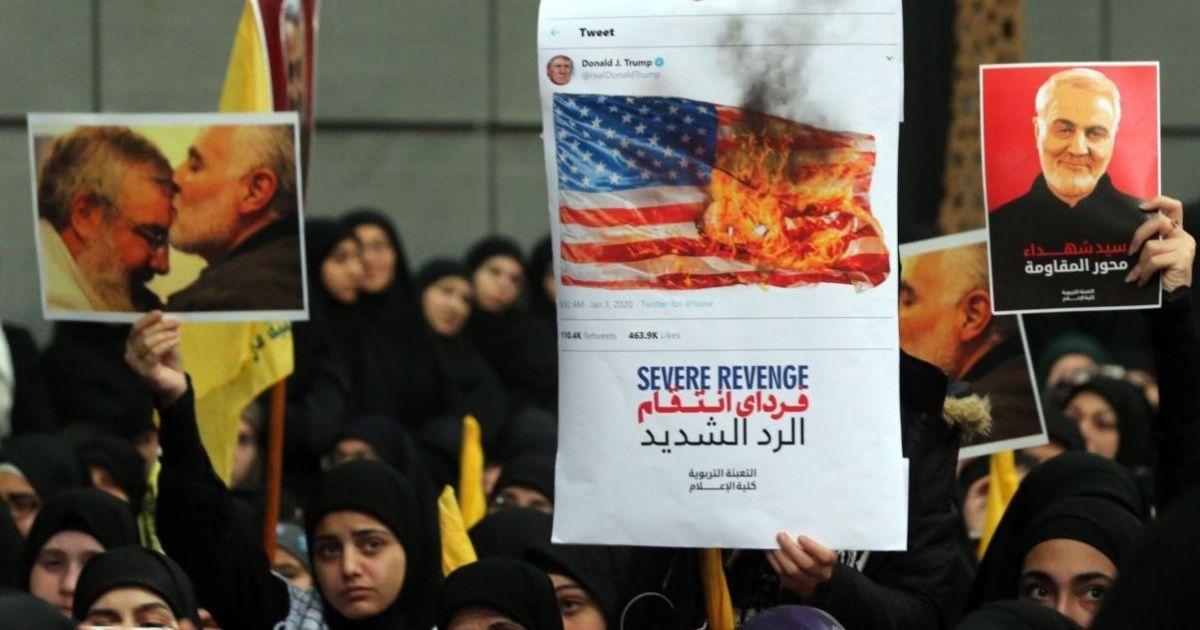 Cronistacom's tweet photo. Trump amenaza con un golpe rápido e incluso desproporcionado si Irán ataca a EE.UU. https://t.co/moBs9hHjTH https://t.co/kd3KUfabKY