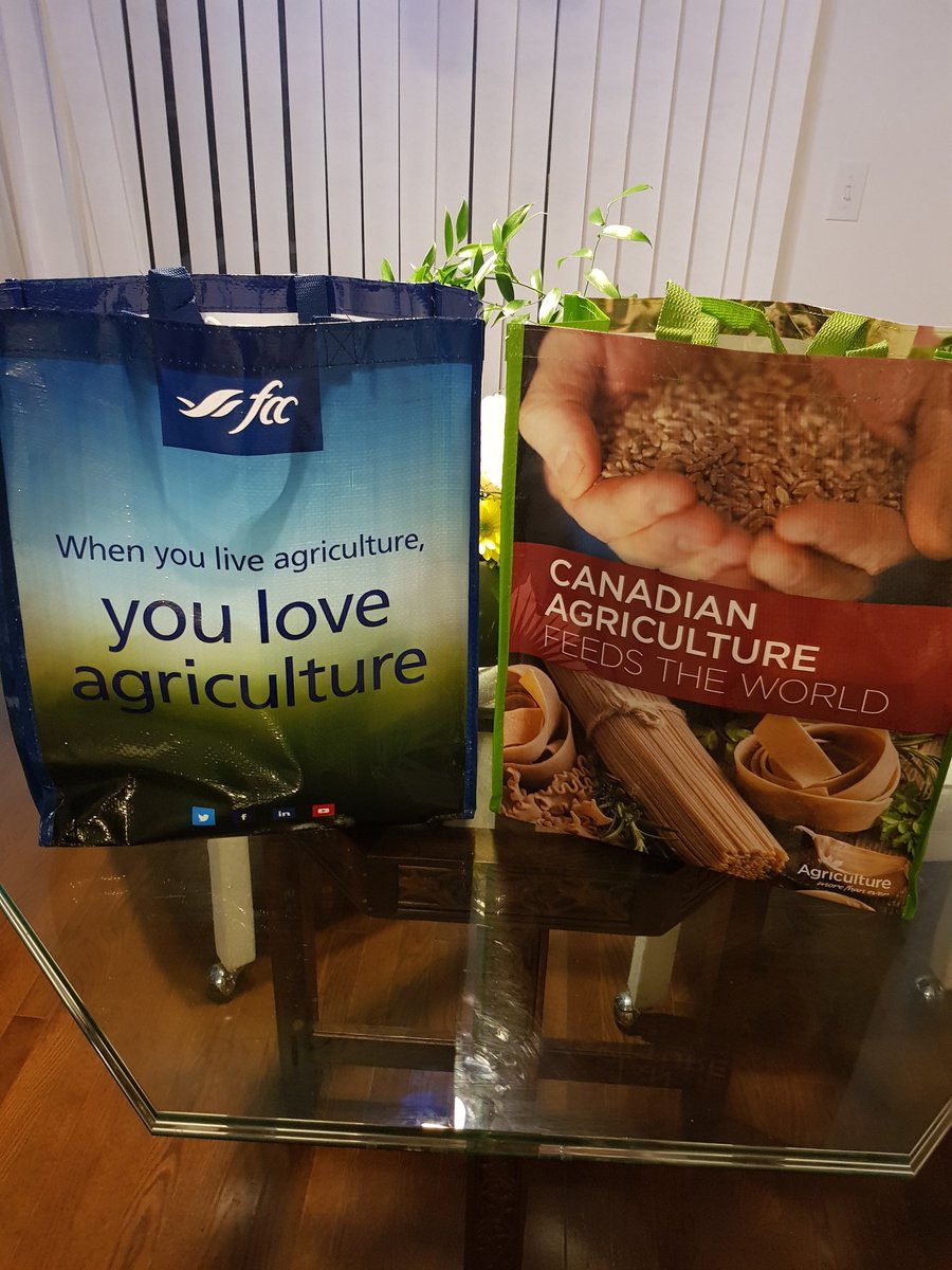 You know you're in ag when all your grocery bags are branded  <a href="/FCCagriculture/">Farm Credit Canada</a> and @AgMoreThanEver #ontag