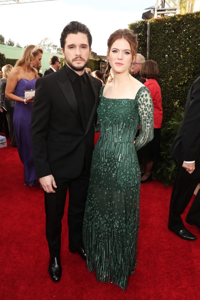 BestofKitH's tweet photo. NEW 📷 Kit Harington and wife Rose Leslie on the red carpet of the #GoldenGlobes in Beverly Hills, California | January 5, 2020 https://t.co/pdQKxv0vqV
