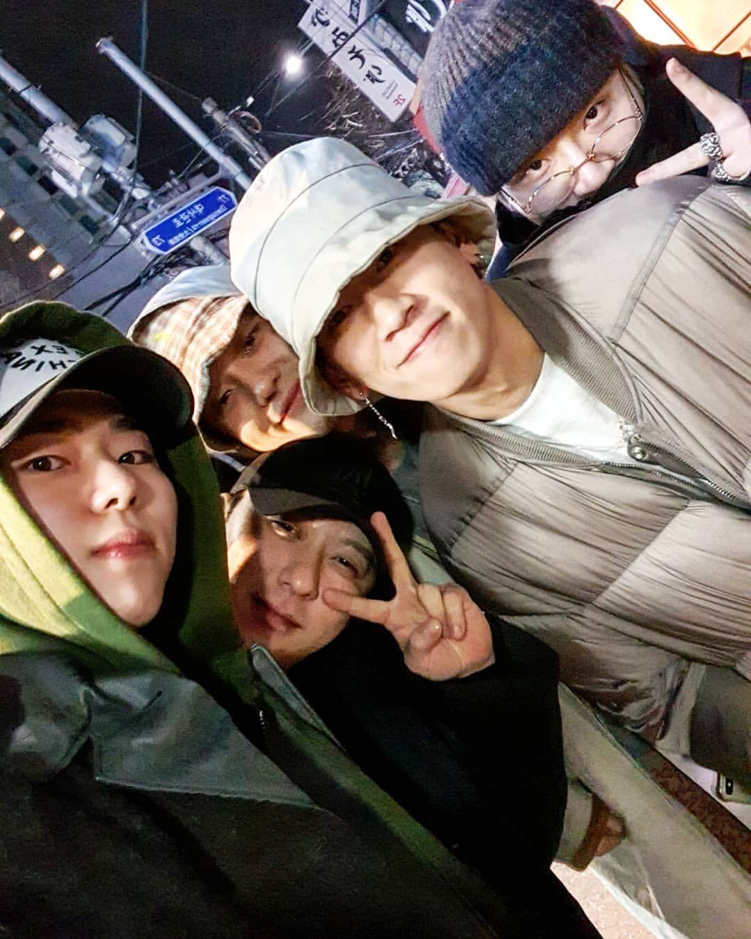 Pnmcorea 0106 Zico Instagram Update Let S Be Happy One Of A Kind Friends Zico Crush Dean Penomeco Staytuned Fanxychild T Co 0c9ness65s Twitter