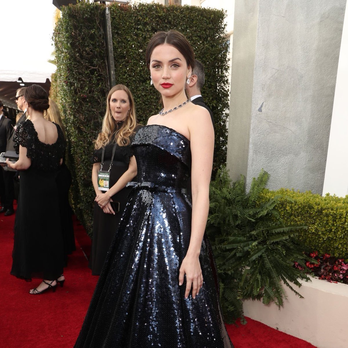 mlertora's tweet photo. Ana de Armas y todos nosotros viendo a Ana se Armas 

#GoldenGlobes https://t.co/lkgMhV6uqD
