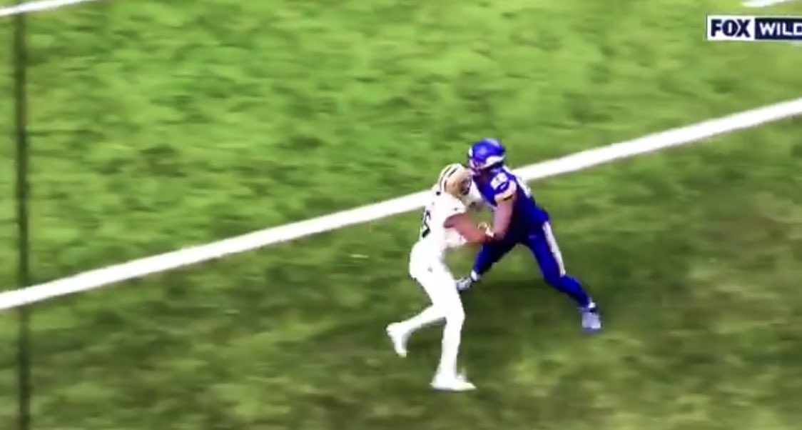 SkolMemes's tweet photo. If people wanna takk about Kyle Rudolph using his hands and arms to gain an advantage, look at this.. 

Maybe the defender shouldn’t have initiated contact https://t.co/yybXlxgAoo