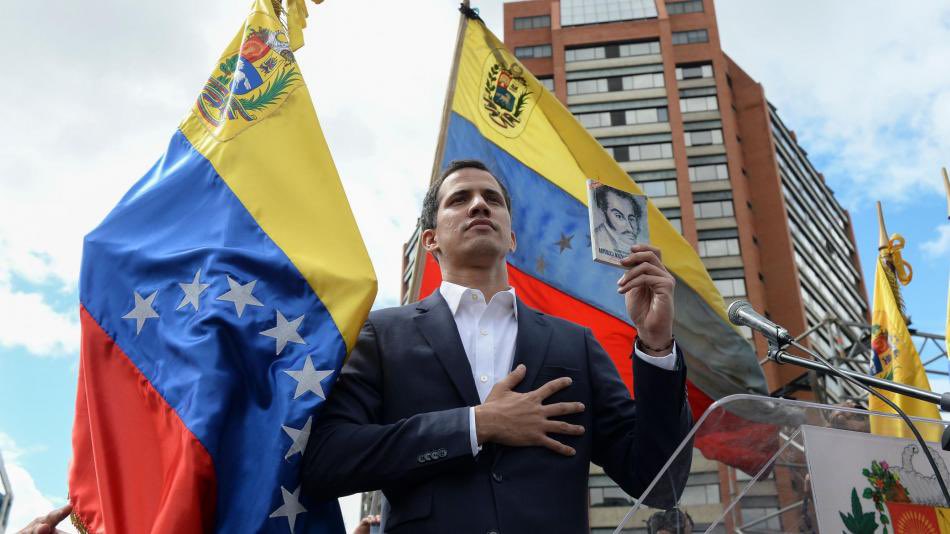 OIZuluaga's tweet photo. Hoy, @NicolasMaduro da un nuevo golpe de estado a la democracia, en un acto vergonzoso y propio de un tirano.
@JGuaido es el único Presidente interino de Venezuela y el legítimo de la @AsambleaVE. 🇨🇴🤝🇻🇪 https://t.co/4kw0nrL8EA