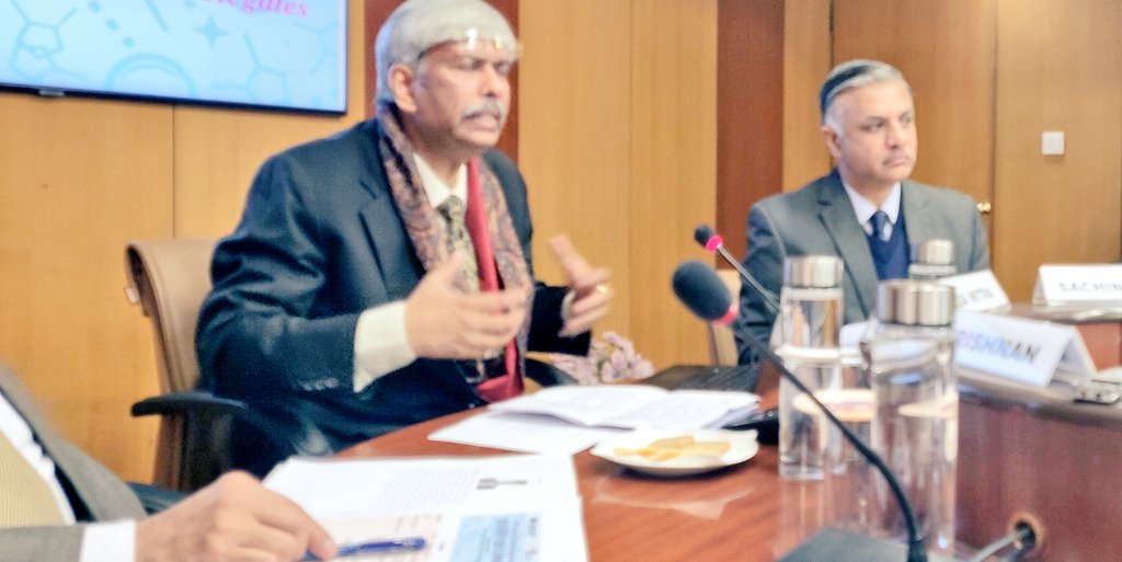 fisd19's tweet photo. Dr.#ArabindaMitra, member secy. @PrinSciAdvOff discussed significance of #STIcooperation for developing countries, focusing on #mutualwelfare and #solutionscience, at @ITECnetwork @RIS_NewDelhi #ScienceDiplomacy course. Many Thanks!
@Sachin_Chat @JS_ITEC @MEAIndia https://t.co/eHOdrbIK1V