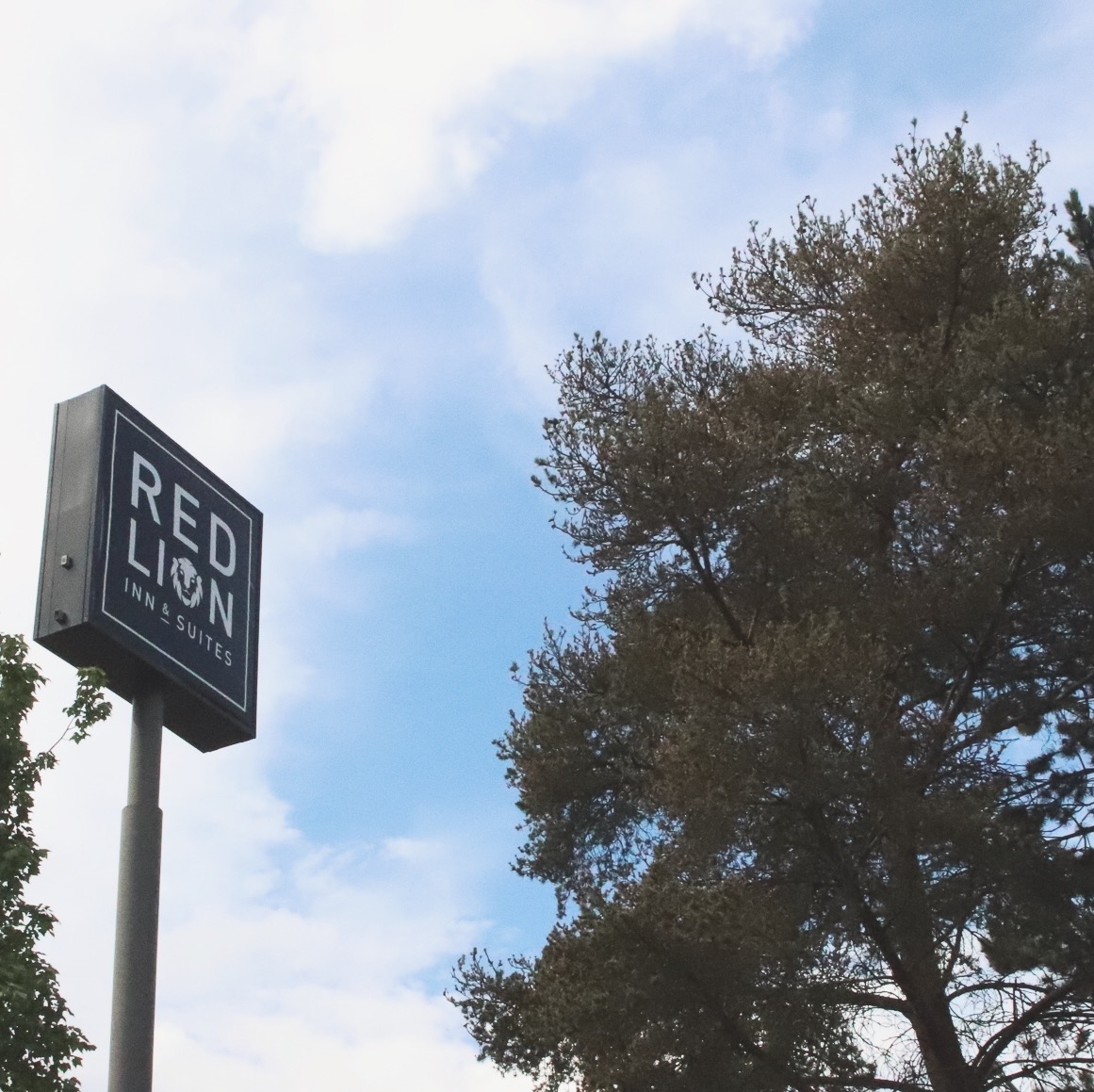 You know you’ve made it when you see this sign 🙌🏽 Book your next Red Lion Hotel stay today! bit.ly/redlionhotels