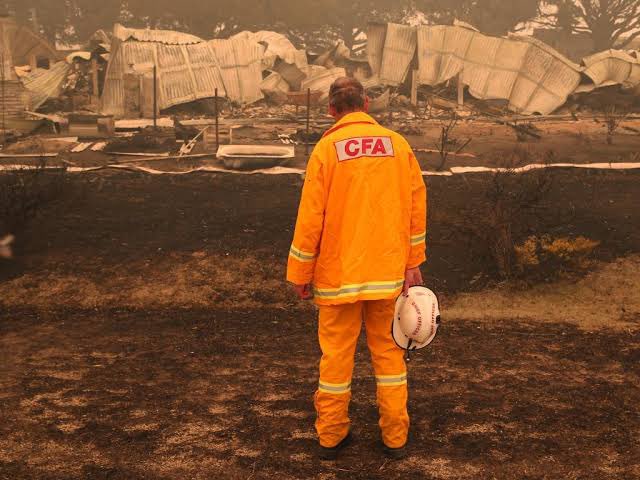 byeaussie's tweet image. Don’t ignore this please. Please help. Every cent counts. These fires have been burning since September and just getting worse.