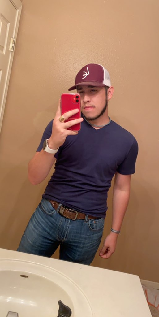 ItsJesus24's tweet photo. Okay wow I’ve changed since last year🤷‍♂️🥴....... from a dufus little kid, to a mature guy😕..... making real life decisions all alone now😬 https://t.co/P1F9gmDIU4
