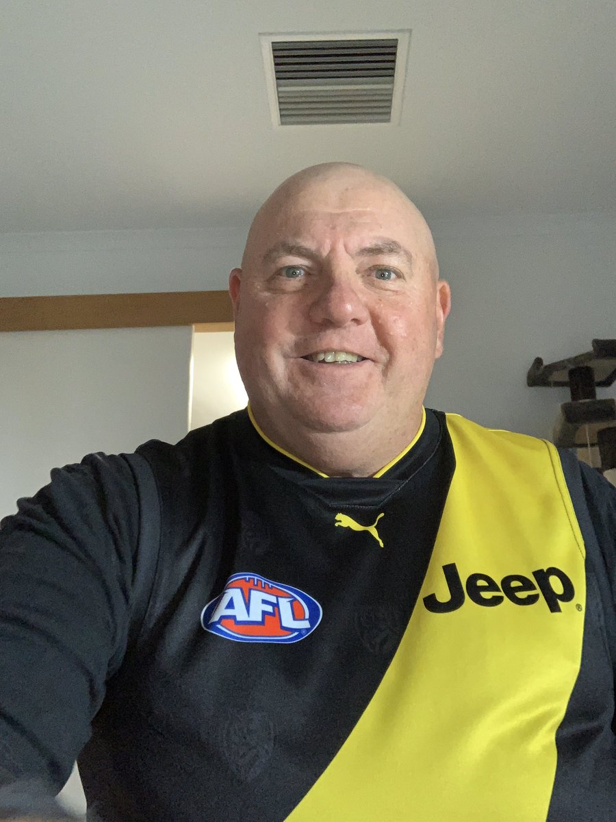 pattotiger's tweet image. Winter weather in Melbourne has meant that the Winter wardrobe has had to be accessed. #gotiges #strongandbold #yellowandblack #richmondfc