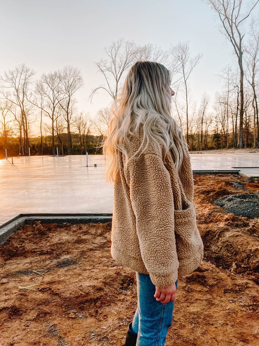 saralrash's tweet image. building our dream house 🏡 #buildingahome #homejourney #blogger #homeblogger