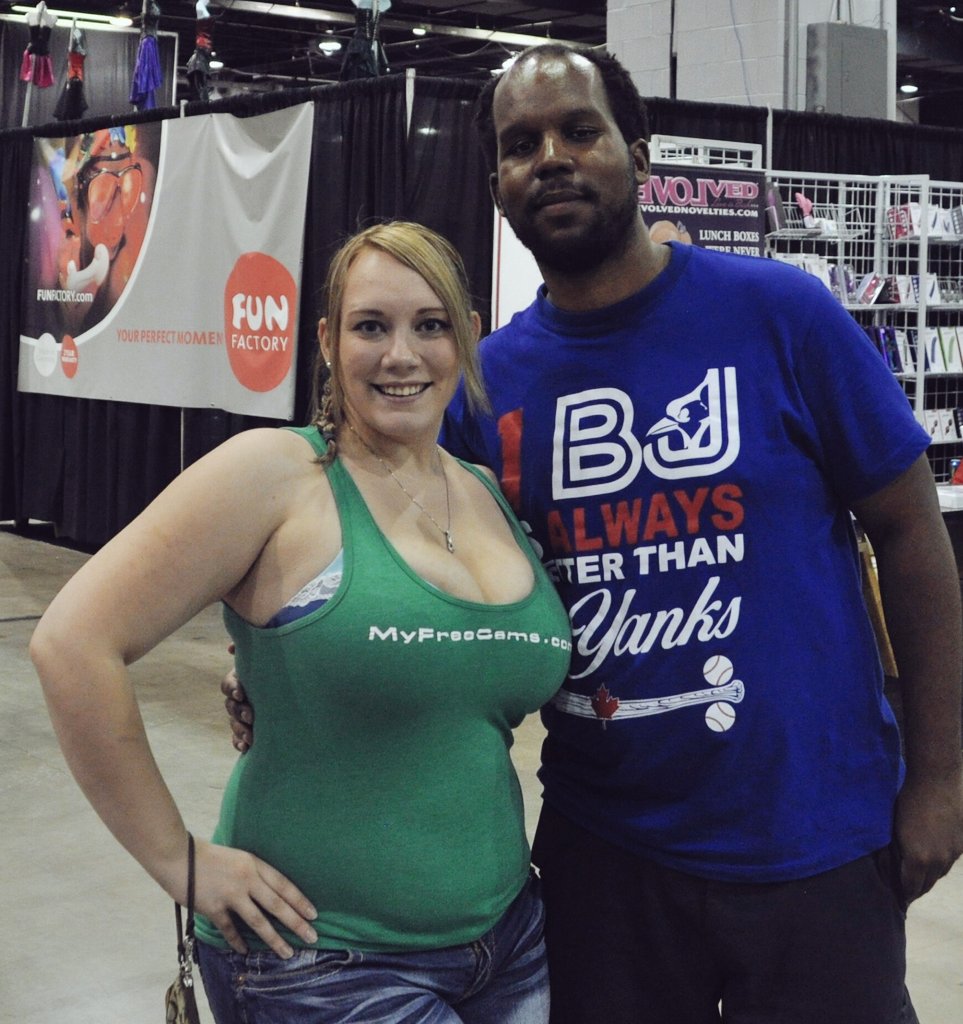 DarthRenton's tweet photo. Anybody know #WhoThisIs?😘
From Chicago #ExXxotica '16⏳
#MysteryMonday🤔 on #SelfieSundaze📸 https://t.co/T35ltdYxld