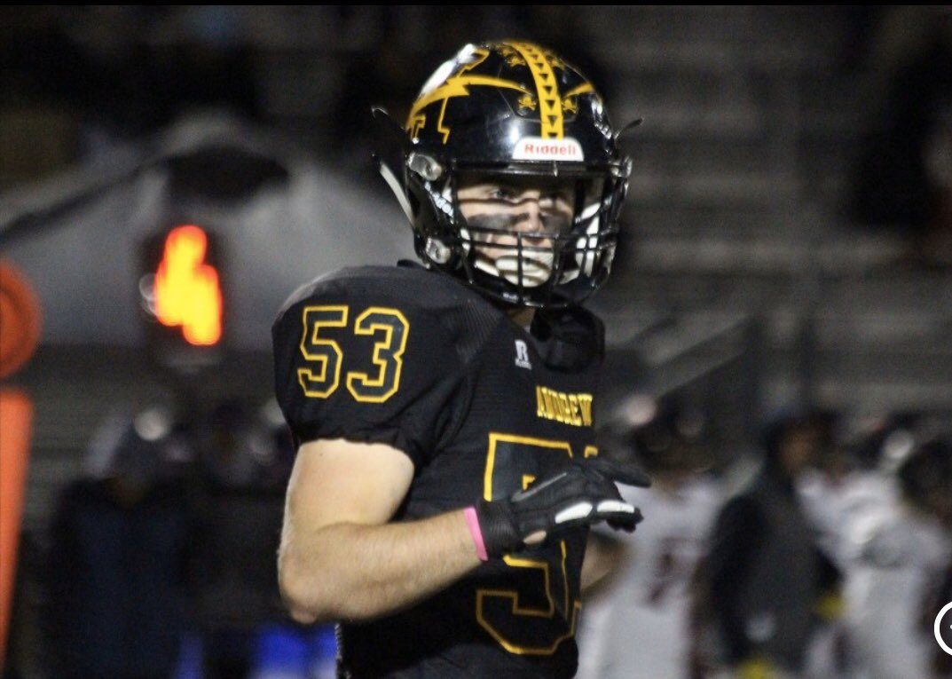 Ryan_Fitz34's tweet photo. Very excited to announce that I will be continuing my academic and athletic career at Saint Xavier University. I want to thank my family, friends, and coaches for their support along the way! @VJA_FOOTBALL @tboltbaseball @UDC2020s @SXUFootball @SXUbaseball https://t.co/VKLzsY8zID