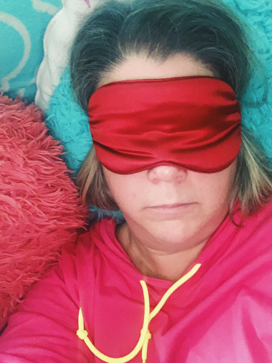Good Night Friends..This sleep mask helps me sleep so much better along with Alexa’s Sleep Sounds.  I just started using it this week and I really like it.   I hope you all had a relaxing weekend.  Sleep well, see ya tomorrow. 🌙🌚
#sleepwell #sleepmask #takecareofyou