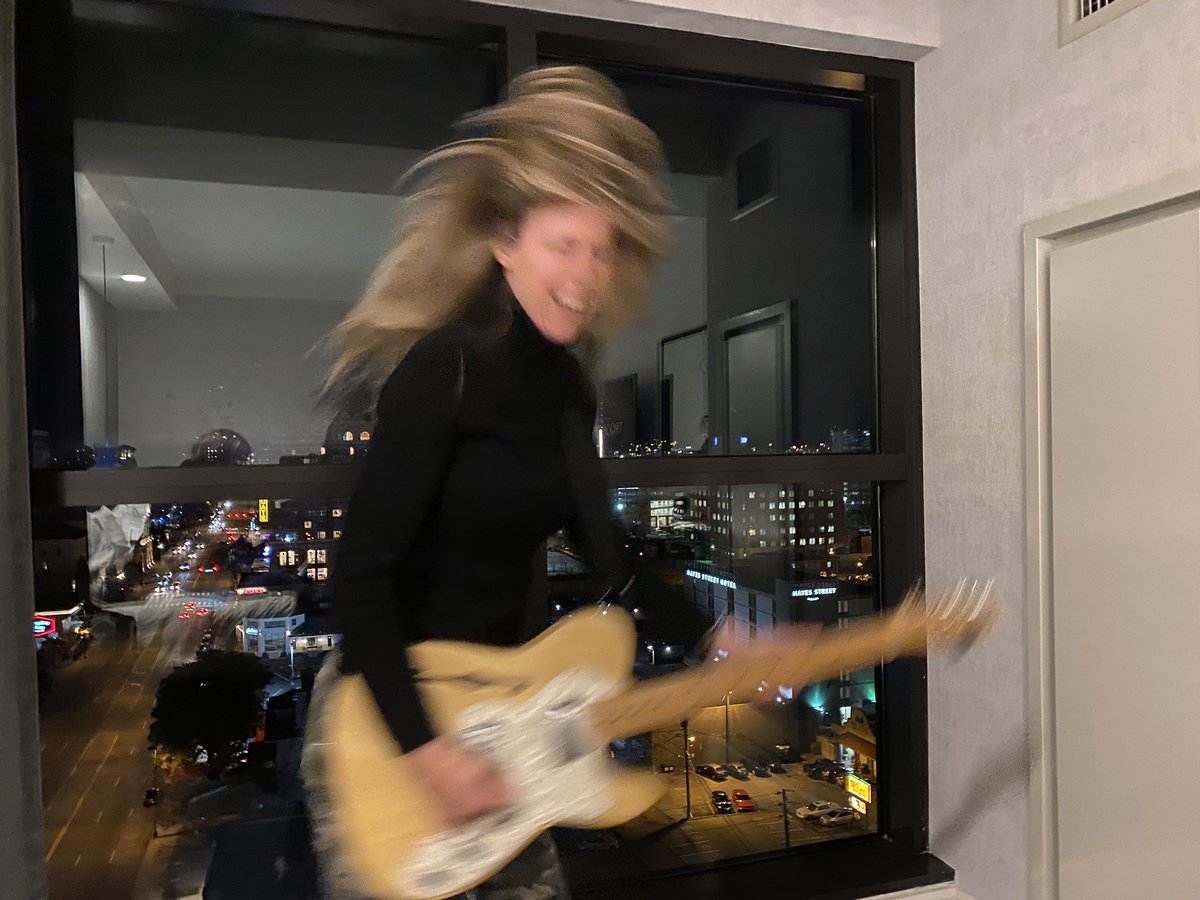 CRussellCarter's tweet photo. Always love the Golden Globes and awards show season. Also love rocking out while watching from my hotel room #fender #GoldenGlobes #huttonhotel @Fender @HuttonHotel https://t.co/yfujHZEtzU