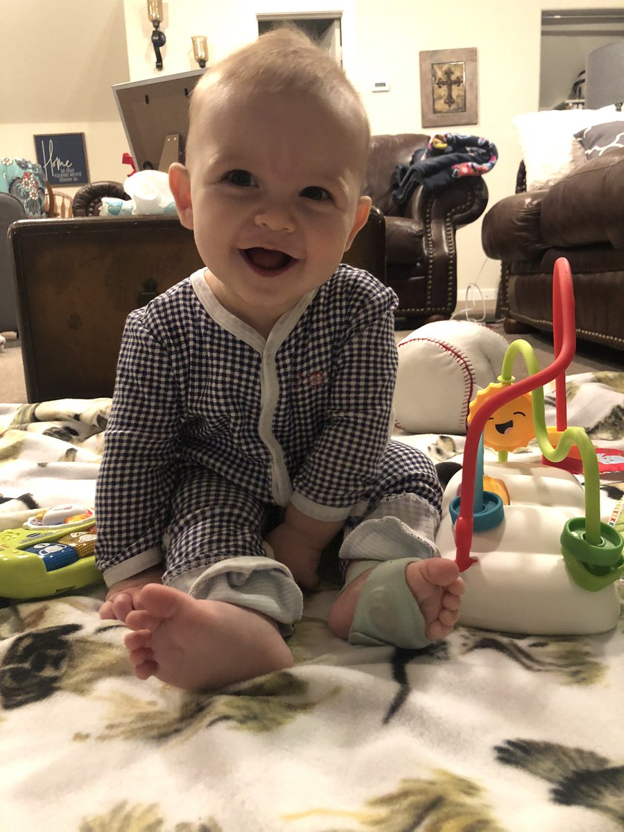 cassidyriverss's tweet photo. my BFF 💙 sitting up like a big boy!!! https://t.co/aHhtkJY1s2