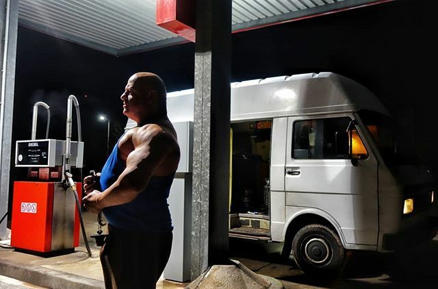 Rummelsnuff's tweet photo. Freiburg - Berlin. Halbzeit im Thüringer Land.
.
#dieseltanke #dieselonly #classicvw #pumper #poser #muscles #mann #salzigschmecktderwind #rummelsnuff #nomade https://t.co/a5ZbmZs8fI https://t.co/ljhcUBvqqV