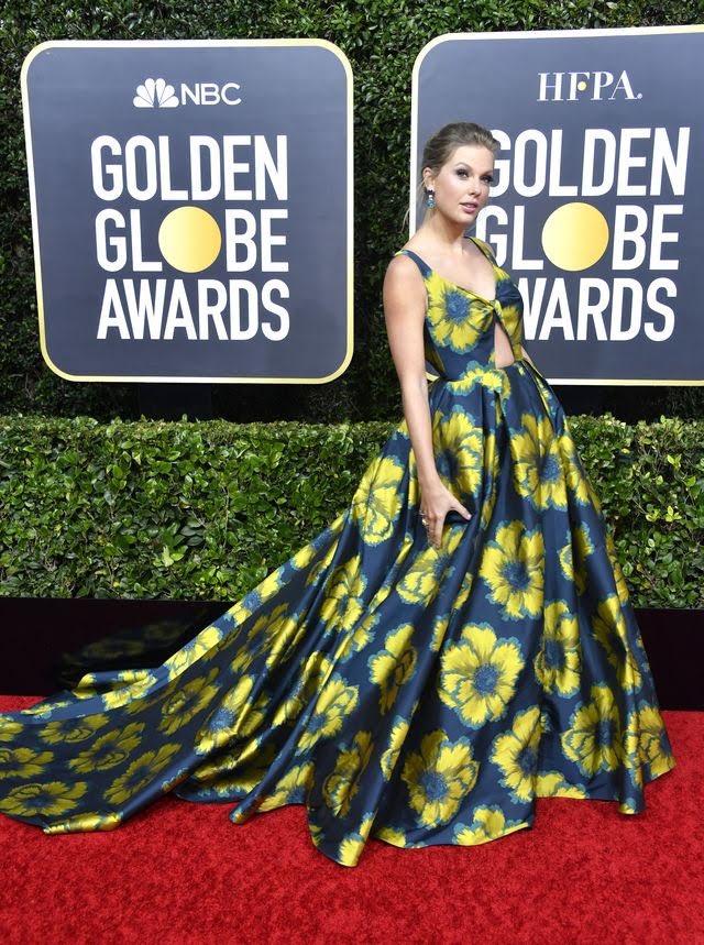 CottonCandyMag's tweet photo. Editor’s Pick: Forget the winter ❄️. @taylorswift13 is blooming like springtime 🌺 on the red carpet. #GoldenGlobes https://t.co/9AGxoZbxuv