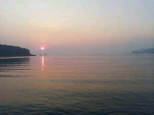 yongtrim904's tweet photo. 효전수필 <춘몽>을 읽은 어느 독자의 댓글

' 당신의 넋두리를 울면서 읽었습니다. 흐르는 눈물 훔치지도 못하고 흐릿한 눈으로 읽고 또 읽었네요. 혈육, 그 핏빛 사랑과 그리움, 뼈에 사무치는 억울함과 원한들. 스님 이젠 다 놓아 해방시켜주세요. 죽음길 동행인들과 조부님이 원하실거예요.' https://t.co/b4KB1OlGnl