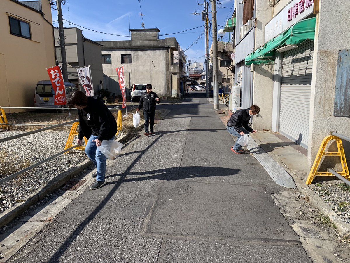 kazufan01's tweet photo. 仕事初めは、街の掃除から〜♪ https://t.co/k0QdUulVWA