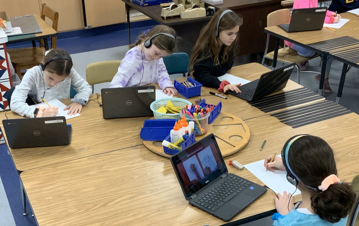 Artlvrpatti's tweet photo. @MassapequaPS @FPAMassapequa @msdeastlake art students with their focused faces on! We are creating digital mixed media art: traditional drawing+ photos of our drawings + layers of found images + our voices= engaged students! https://t.co/UBuGJyw2VI