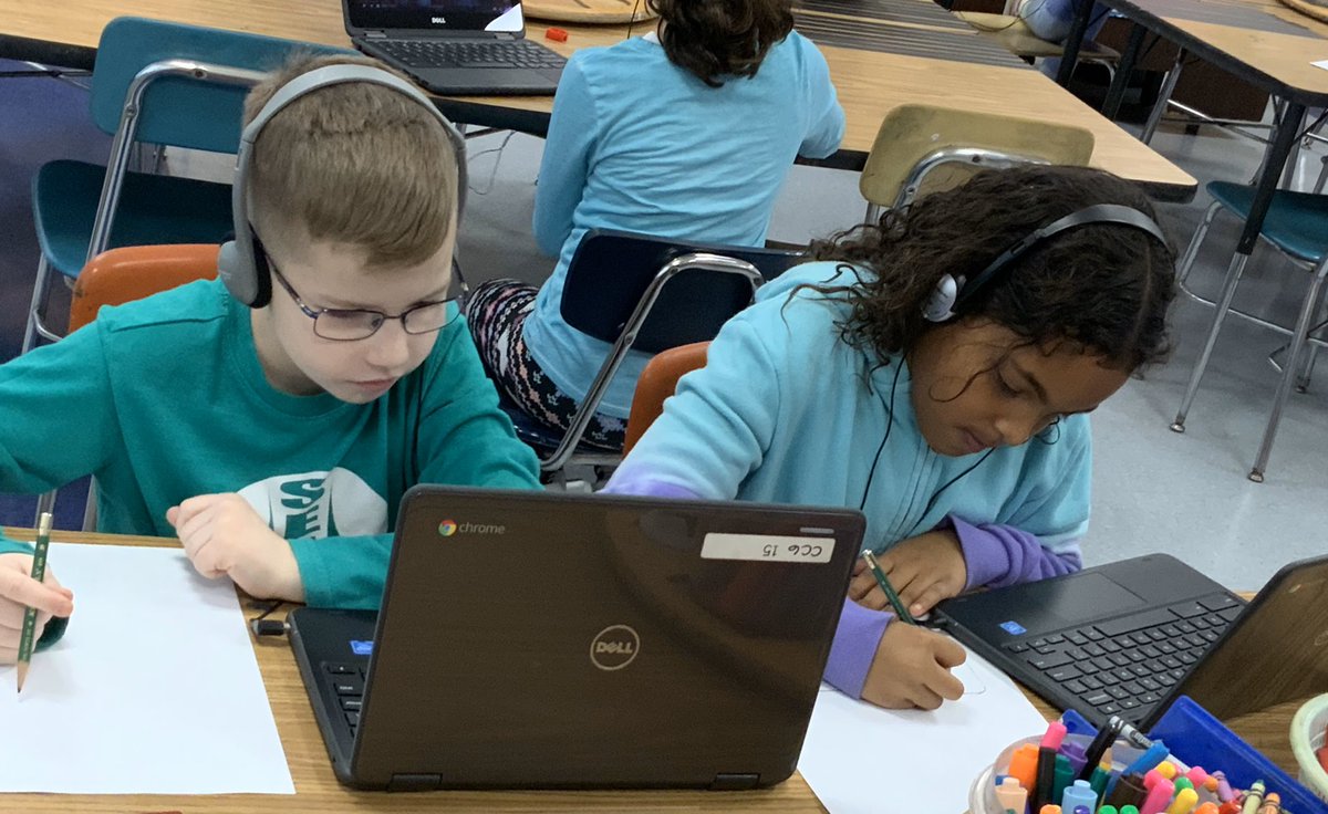 Artlvrpatti's tweet photo. @MassapequaPS @FPAMassapequa @msdeastlake art students with their focused faces on! We are creating digital mixed media art: traditional drawing+ photos of our drawings + layers of found images + our voices= engaged students! https://t.co/UBuGJyw2VI