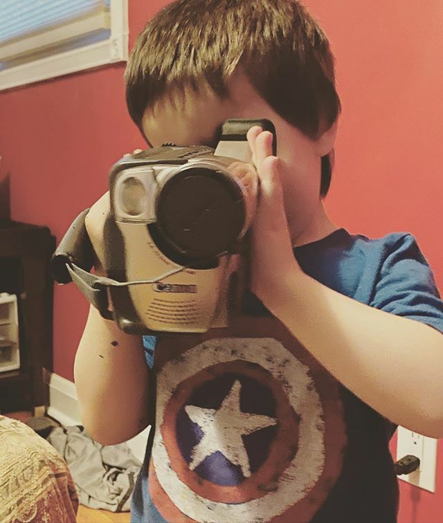 MichaelLong38's tweet image. Declan is really enjoying me bringing home some old electronics. He was taking my picture here and he fell asleep with an old flip phone. 😂 ift.tt/2SSCzfb