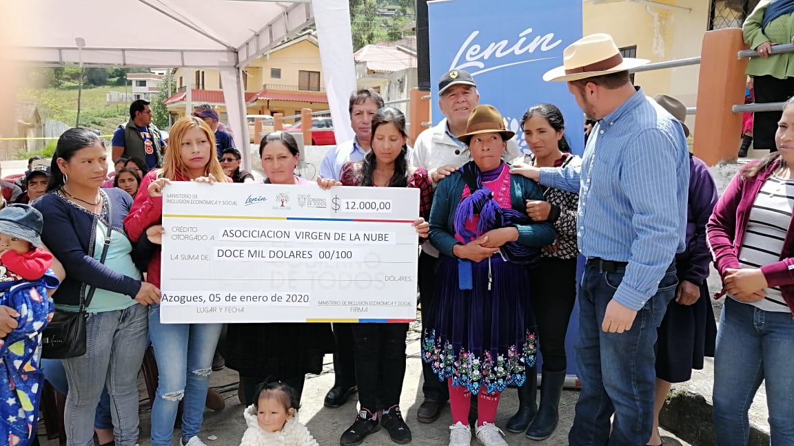 BorisFernandezD's tweet photo. En la parroquia #Nazón, cantón Azogues, provincia del Cañar, se desarrolló feria de emprendimiento, donde se informó de los diferentes servicios que ofrece @InclusionEc en beneficio de la ciudadanía; adicionalmente @BanEcuadorBP entregó créditos.

@Lenin
@IvanGrandaM https://t.co/hItOA8gw76